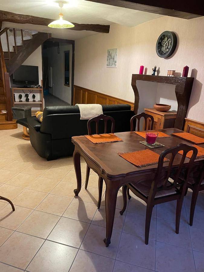 Gîte pour 5 personnes, avec terrasse à Sabarat