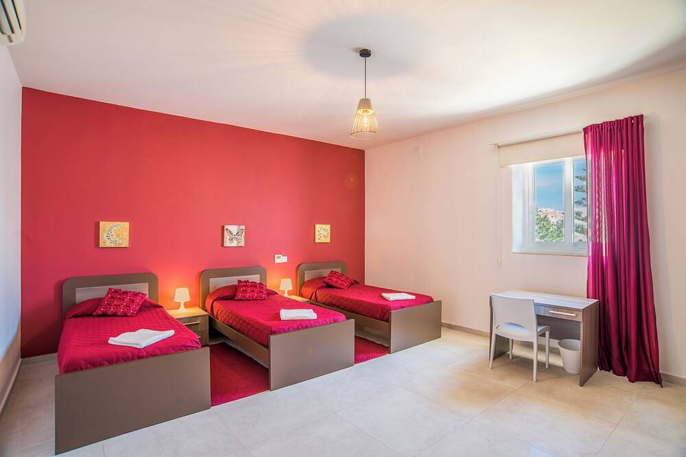 Ganze Wohnung, Nagelneue zeitgenössische Himmel-Landhäuser mit privatem Pool - die Ufergegend in Marsaskala, Insel Malta