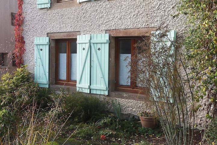 Entire apartment, Gite \"Chez Dimanche\" meublé tourisme 3*, independent entrance, 5 min from Belfort in Essert, Territoire-de-Belfort