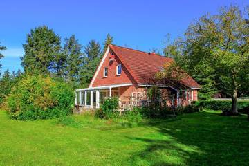 Ferienhaus für 7 Personen, mit Sauna und Terrasse sowie Garten, mit Haustier in Sundhagen
