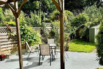 Holiday Rental for 8 People in Thorpe Park, Surrey, Photo 1