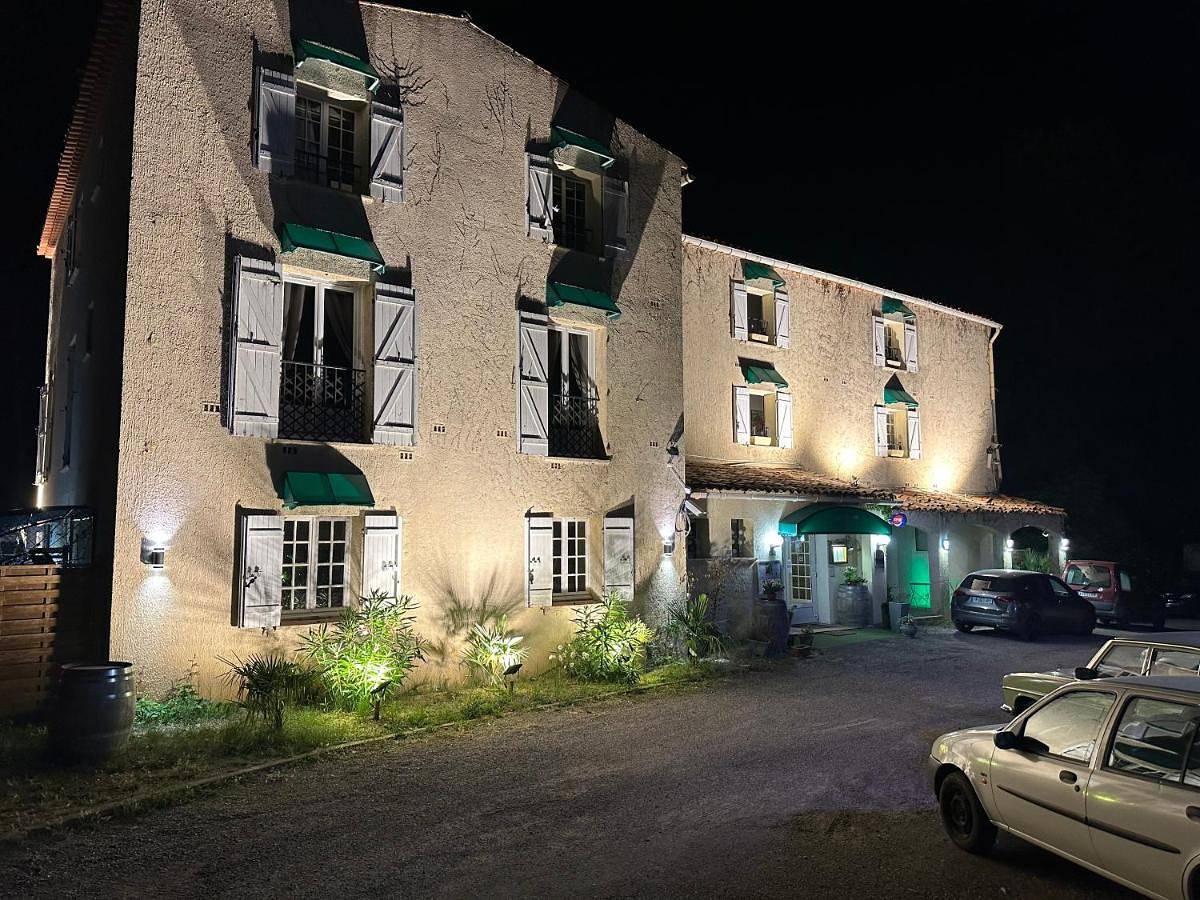 Human Hotel Restaurant Park in Villecroze, Région de Draguignan