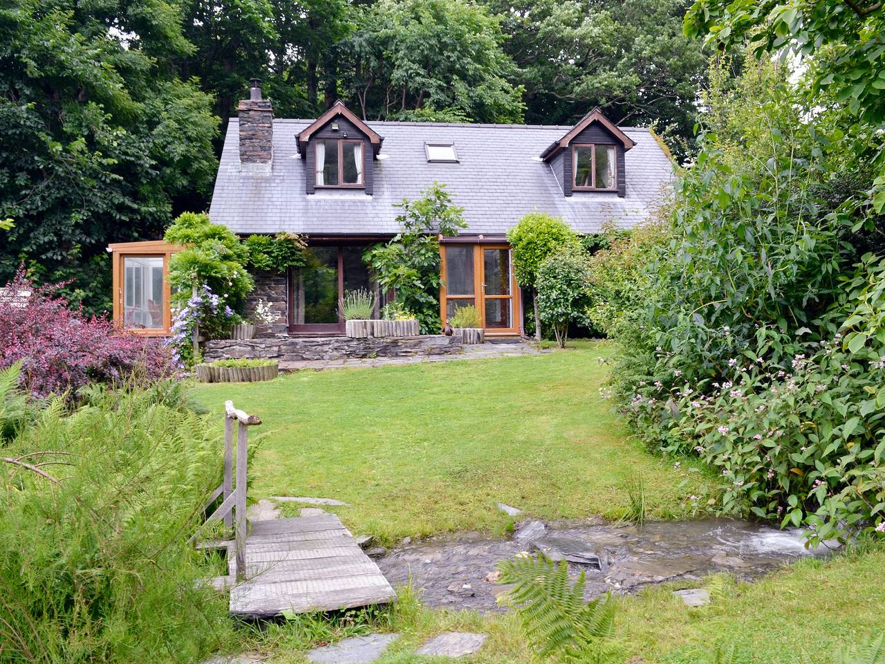 Log Cabin for 5 People in Gwynedd, North-Wales