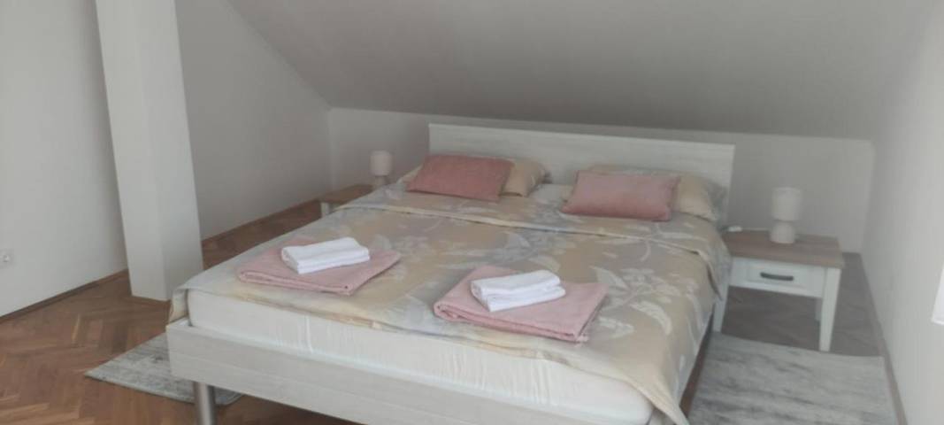 Ferienwohnung für 5 Personen, mit Balkon und Terrasse sowie Garten