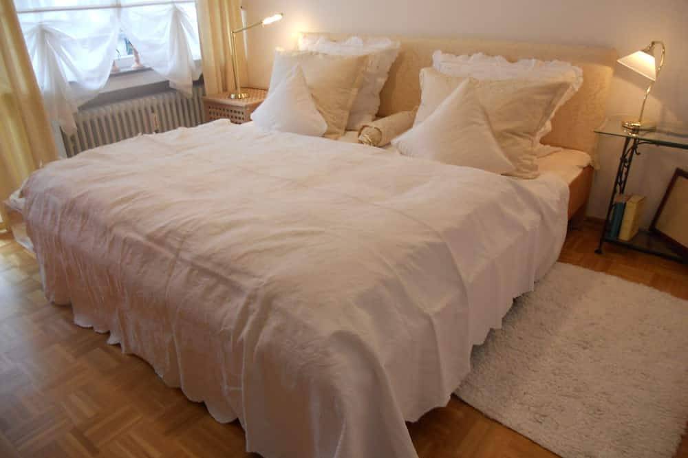 Ganze Wohnung, Sonnige Ferienwohnung mit Blick ins Grüne und Südwestbalkon in Bad Godesberg, Bonn