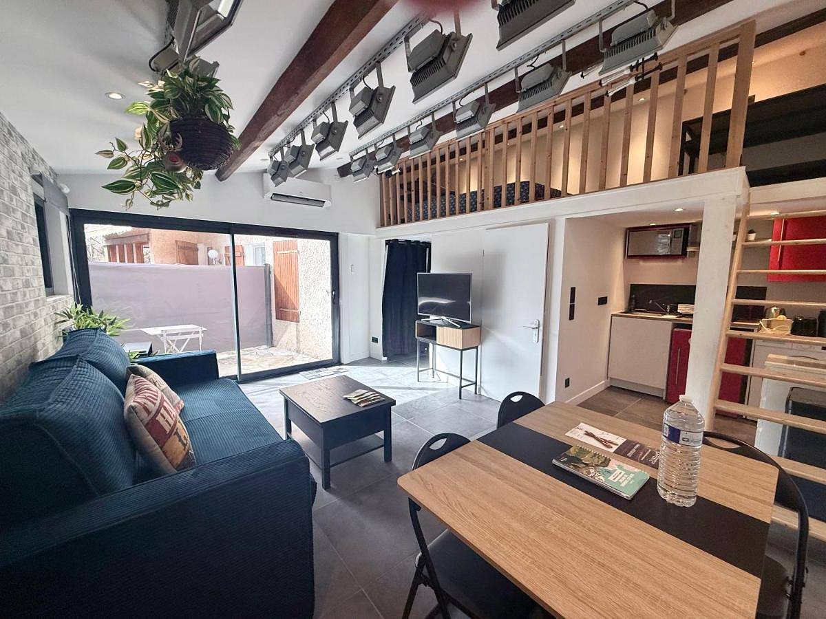 Appartement entier, Renovated Studio 2026 New 160cm Bed 8 min de Lyon in Sathonay-Camp, Lyon et ses environs