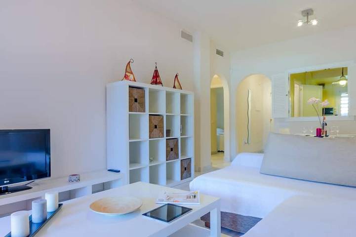 Apartamento entero, Gran terraza y piscina in Playa De Las Redes, El Puerto de Santa María