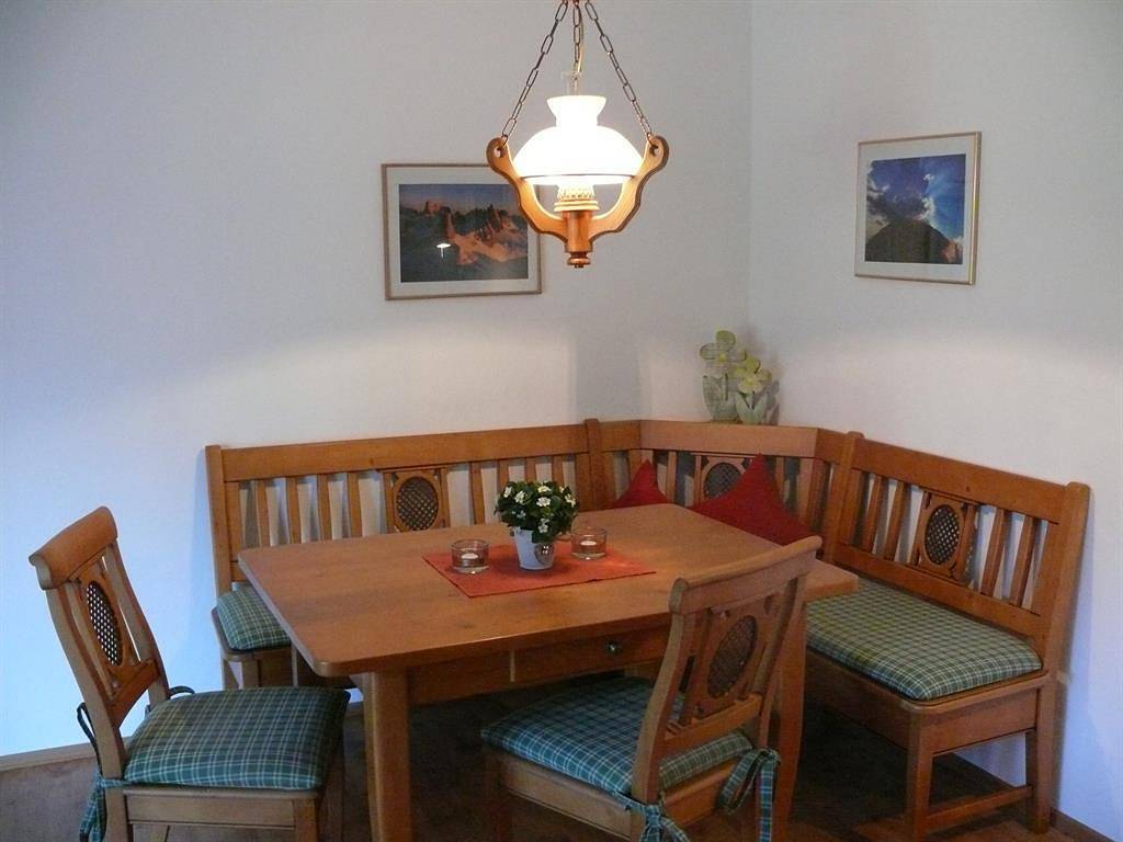 Ganze Ferienwohnung, Fewo 2, 1 Schlafraum, Bad/Wc, Bergblick in Garmisch-Partenkirchen, Bayerische Alpen