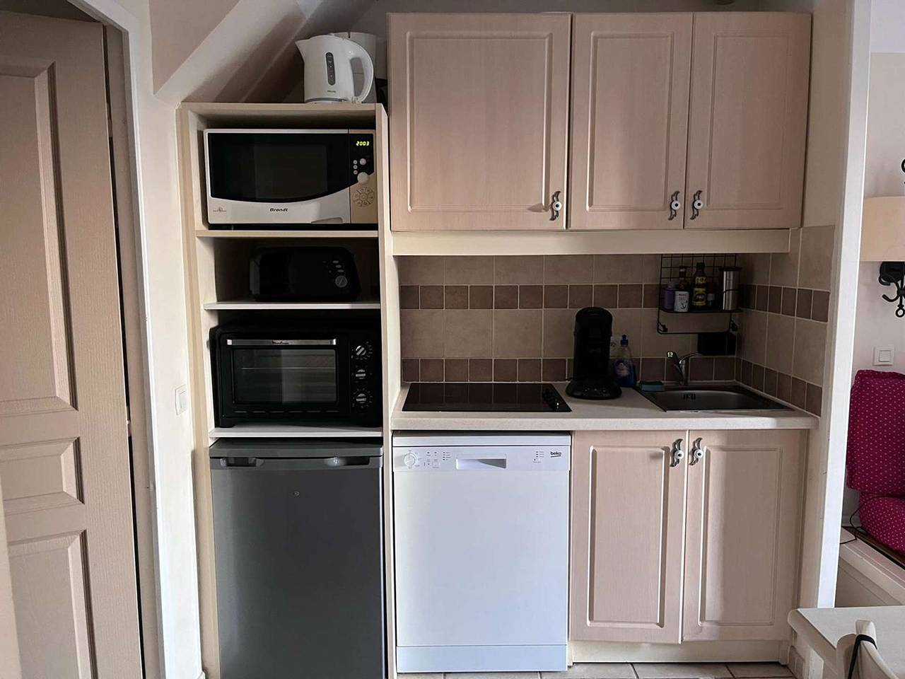 Maison en duplex avec terrasse privative, 3 pièces, 6 pers., animaux admis, parking/wifi payant in Grospierres, Ardèche