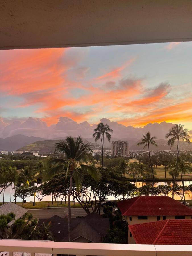 Apartahotel para 6 personas, con sauna y vistas además de terraza y piscina en Honolulu