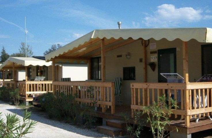 Chalet per 5 persone, con Terrazza e Giardino nonché Piscina a Viareggio
