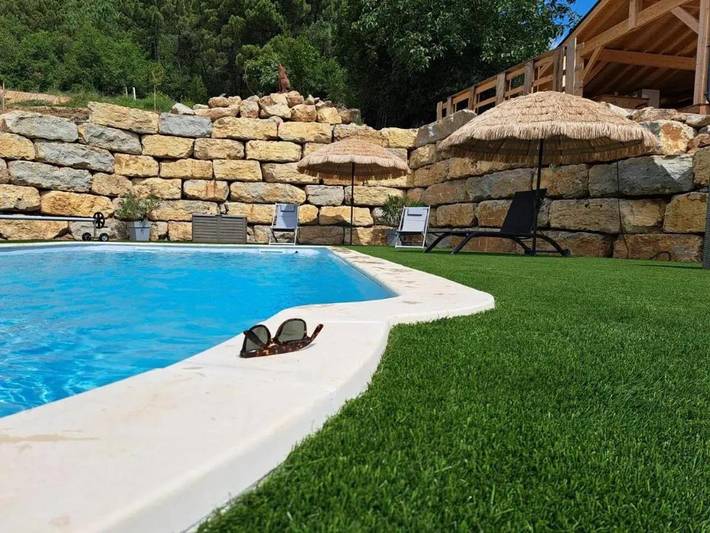 Location de vacances pour 8 personnes, avec Piscine à Malbosc