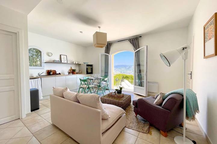 Ganze Wohnung, Large stylish apartment with sea views over the Bay of Cannes and infinity pool in Les Adrets-de-l'Estérel, Massif de l'Esterel