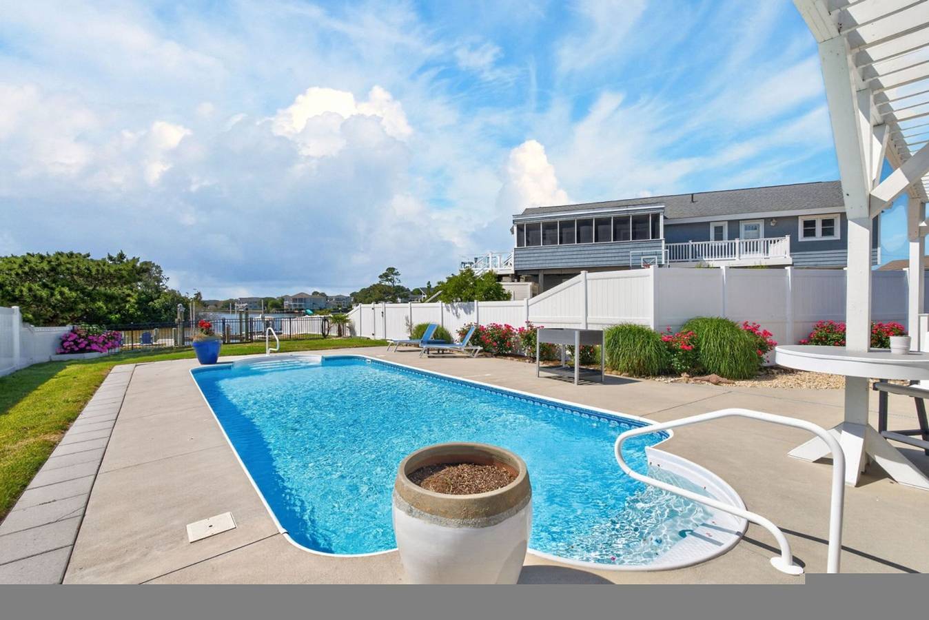 Luxury! Waterfront Paradise / Pool, Hot Tub, Beach / Pt 300 in Sandbridge, Virginia Beach