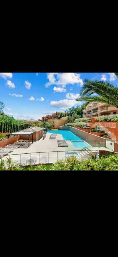 Gîte pour 4 personnes, avec vue ainsi que piscine et terrasse dans Port de la Figueirette - 4