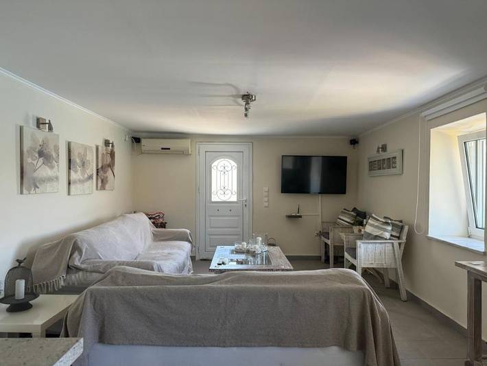 Gîte pour 3 personnes, avec jacuzzi et balcon dans Poros - 4