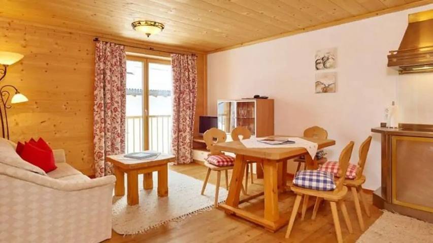Ferienwohnung für 5 Personen, mit Terrasse im Lechtal