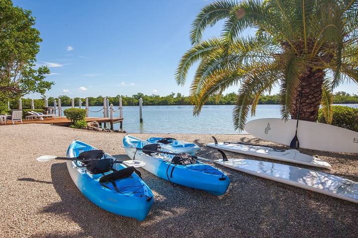 Vacation rental for 30 people, with hot tub and yard in Captiva Island