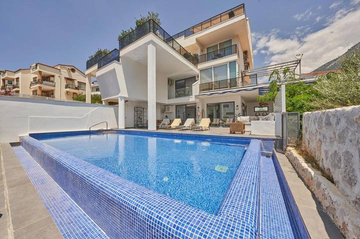 Villa für 6 Personen, mit Garten und Pool sowie Balkon, kinderfreundlich in Kalkan