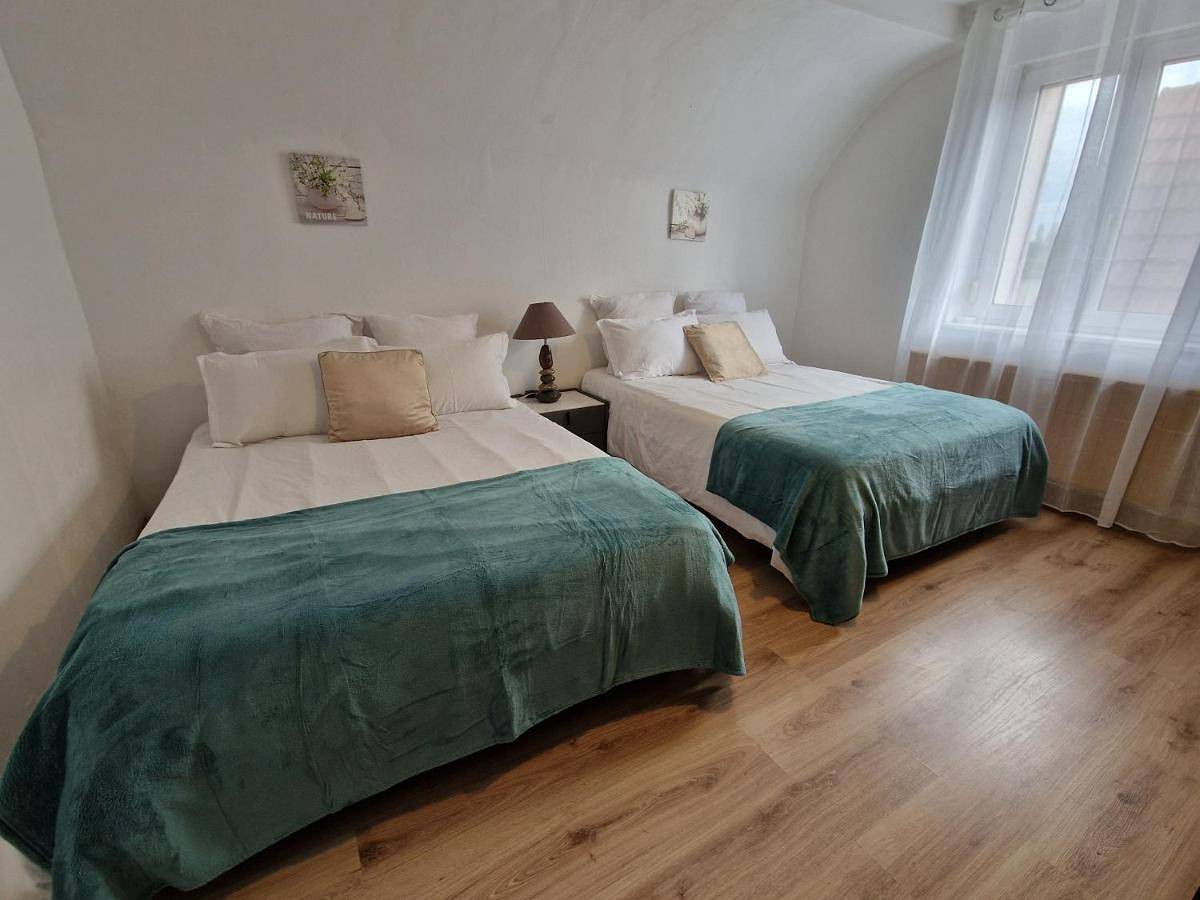 Quadruple Room with Shared Bathroom in Thionville, Moselle