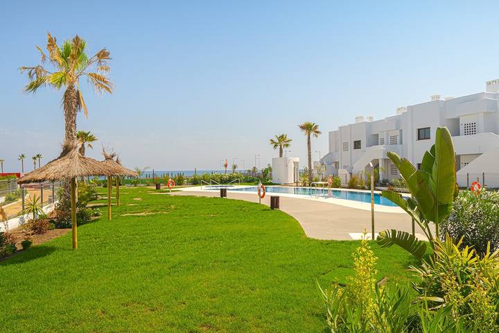 Location de vacances pour 6 personnes, avec piscine et terrasse ainsi que jardin et jacuzzi, adapté aux familles dans Mar de Pulpi