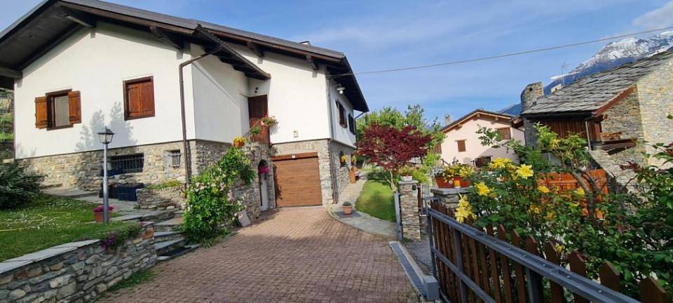 Villa per 8 persone, con panorama e giardino, adatto a famiglie con bambini in Valle d'Aosta