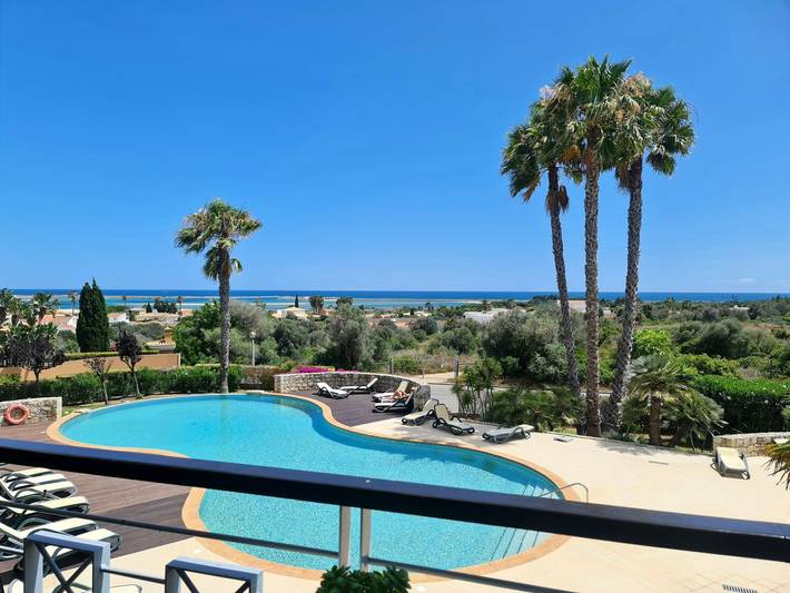 Ferienwohnung mit Meerblick für 4 Personen, mit Balkon und Whirlpool sowie Garten und Pool in Lagos
