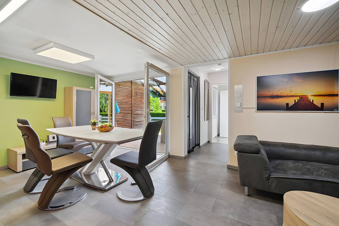 Holiday Home 'Ferienhaus 35' with Private Terrace, Shared Garden and Wi-Fi in Bungalowdorf Zadelsdorf, Zeulenroda-Triebes