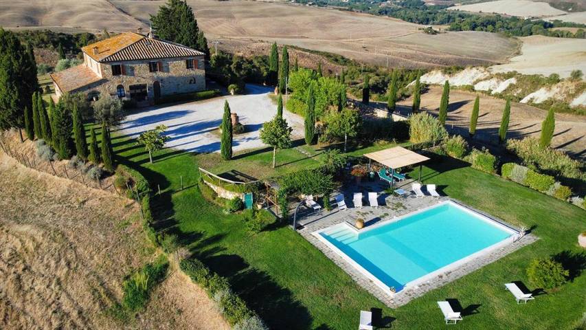 Villa para 13 pessoas, com jardim e piscina e ainda vista, com animais de estimação em Montalcino