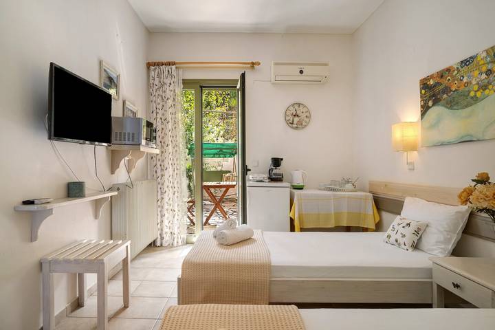 Gîte pour 2 personnes, avec jardin à Leucade - 4