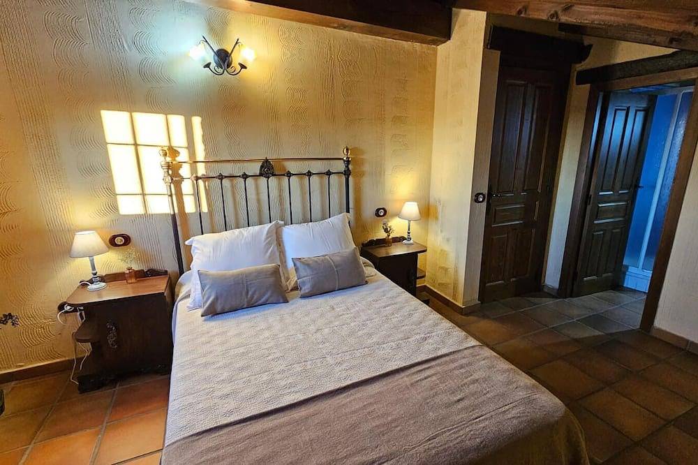 Hotel La Clerecía de Ledesma. Habitación Nº 8. Doble Normal in Ledesma, Provincia de Salamanca