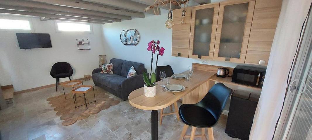 Gîte pour 4 personnes, avec terrasse à Cabrières (Gard)