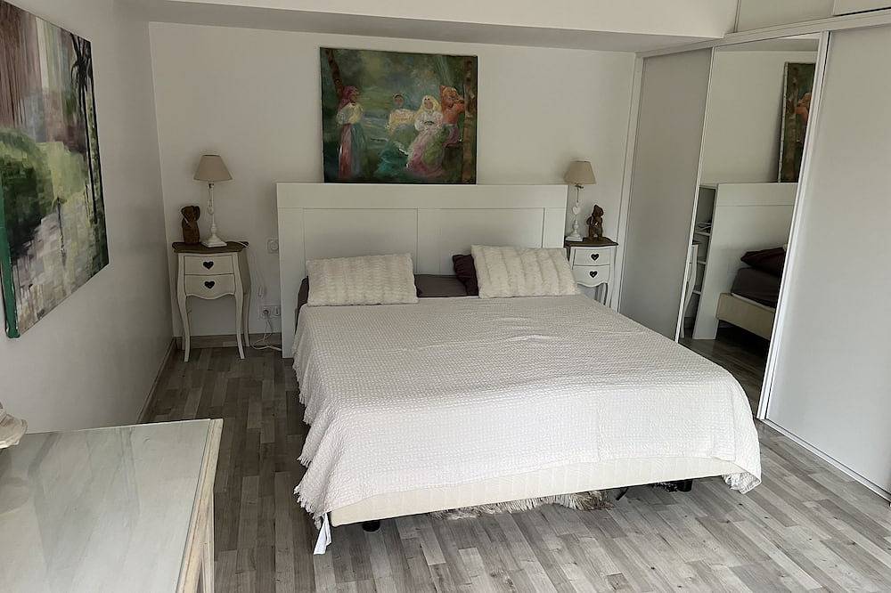 Green house for rent in Savigny-sur-Clairis, Yonne