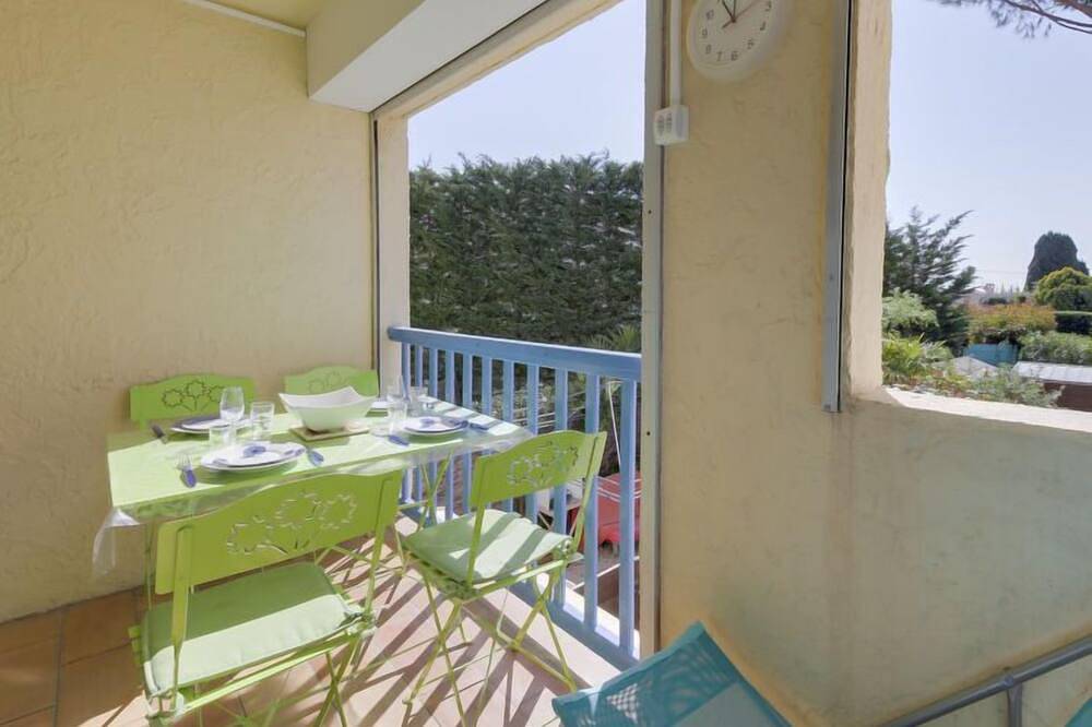 Apartamento entero, Le Clos des Lavandes by Interhome in Bandol, Region de Toulon