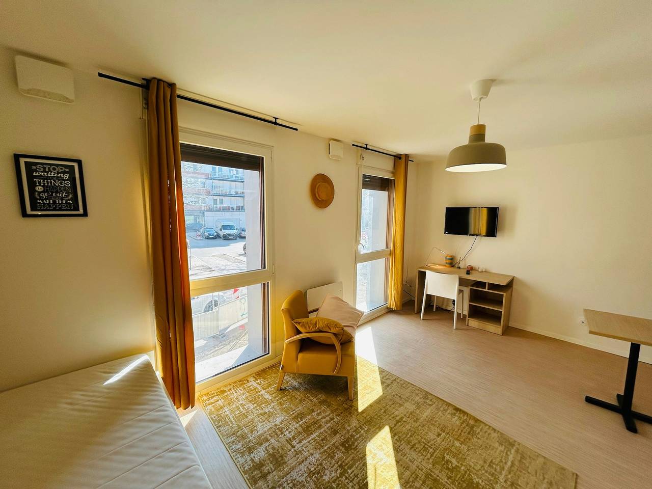 Ganze Wohnung, We Live In R - Suite 101 in Reims, Marne