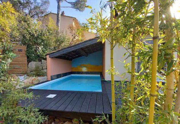 Chambre d’hôte pour 2 personnes, avec vue ainsi que terrasse et piscine