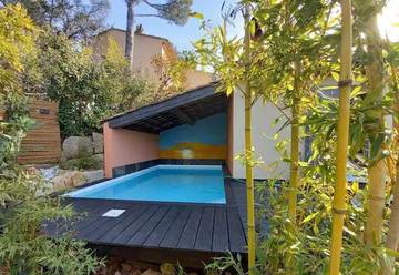 Chambre d’hôte pour 2 personnes, avec vue ainsi que terrasse et piscine à Saint-Raphaël