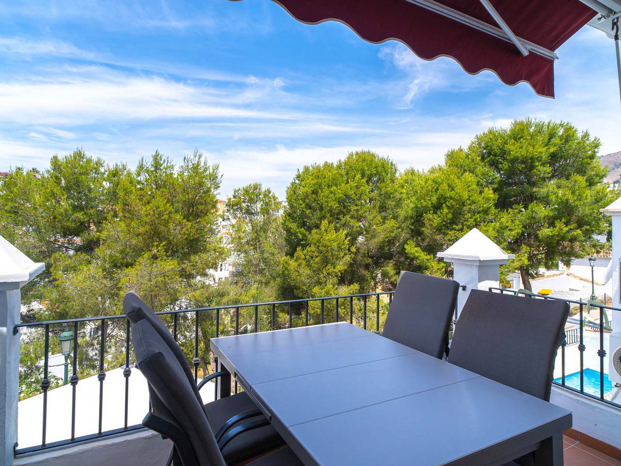 Luxury Villa in Nerja for 8 with Private Pool, Ac, Wifi, Garage near Burriana Beach in Playa de Burriana, Nerja