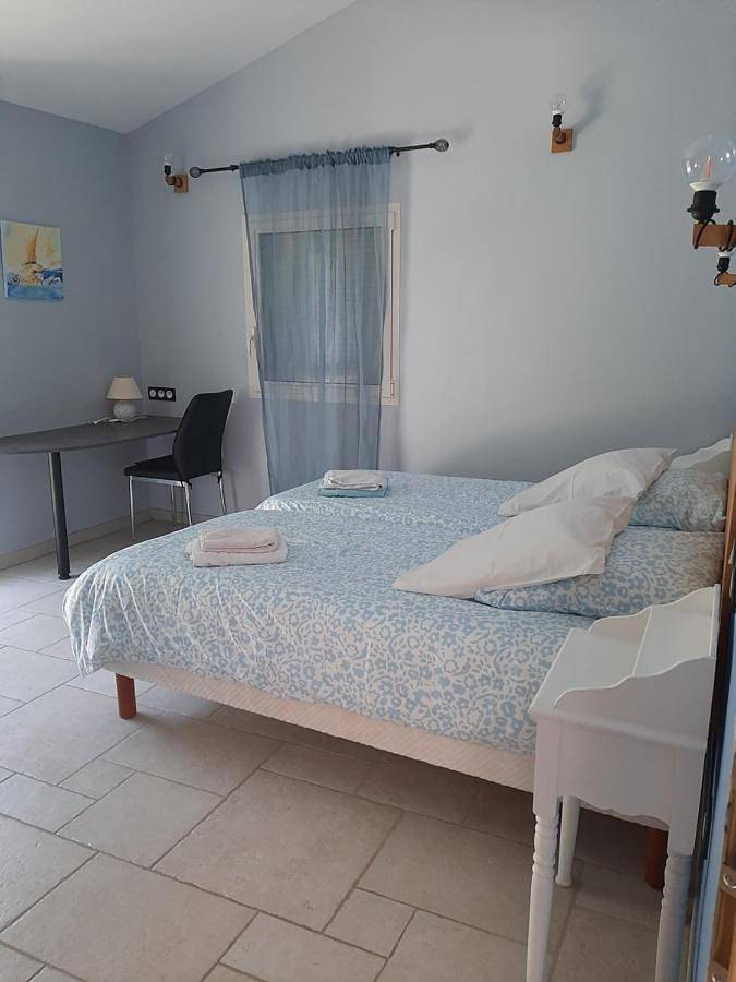 Gîte pour 4 personnes, avec piscine ainsi que jardin et vue, adapté aux familles à Cléon-d'Andran - 4