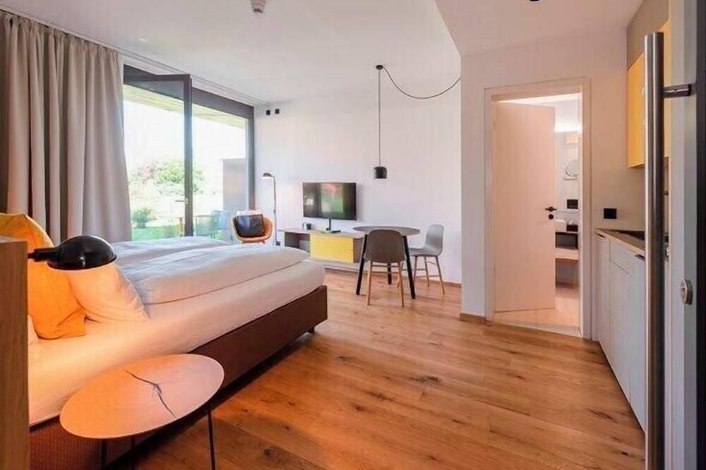 Ganze Wohnung, Apartment Zum Garten, 25 qm, 1 Wohn-/Schlafzimmer, Terrasse, max. 2 Personen in Singen, Hegau