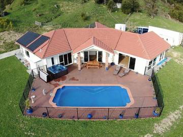 Chambre d’hôte pour 2 personnes, avec jacuzzi et terrasse ainsi que jardin et piscine dans Nouvelle-Zélande