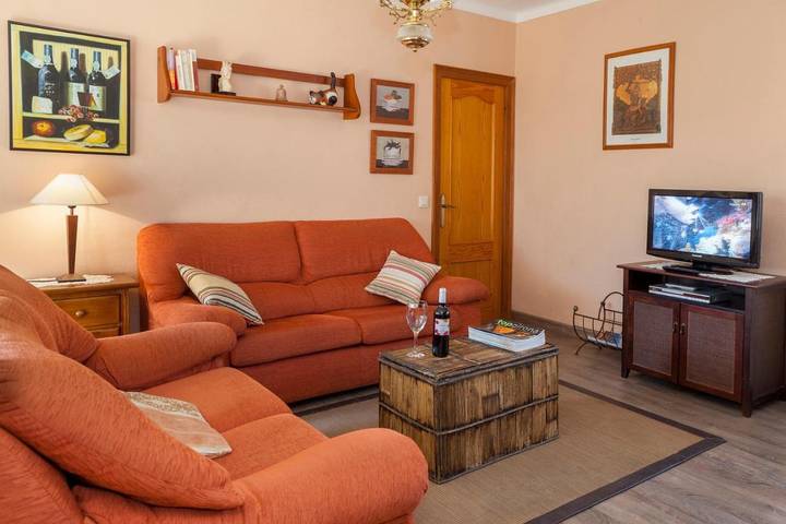 Gîte pour 6 personnes, avec terrasse, animaux acceptés à Garriguella - 4