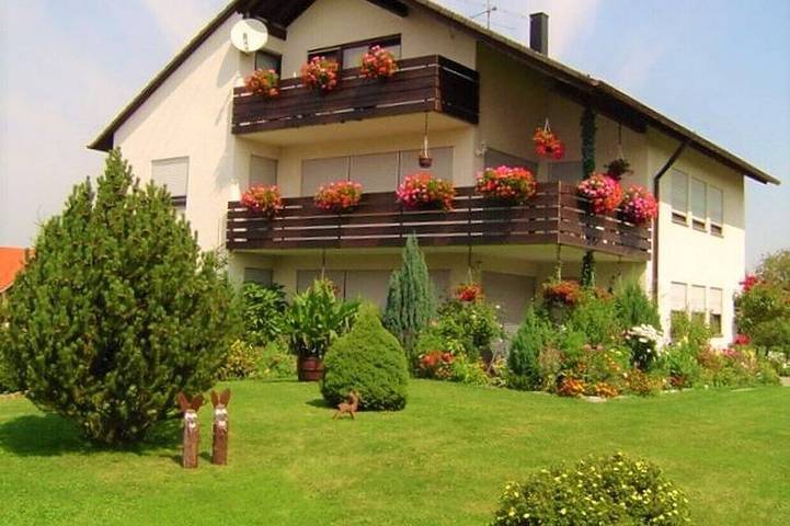 Ferienwohnung für 4 Personen, mit Balkon und Garten in Ostrach