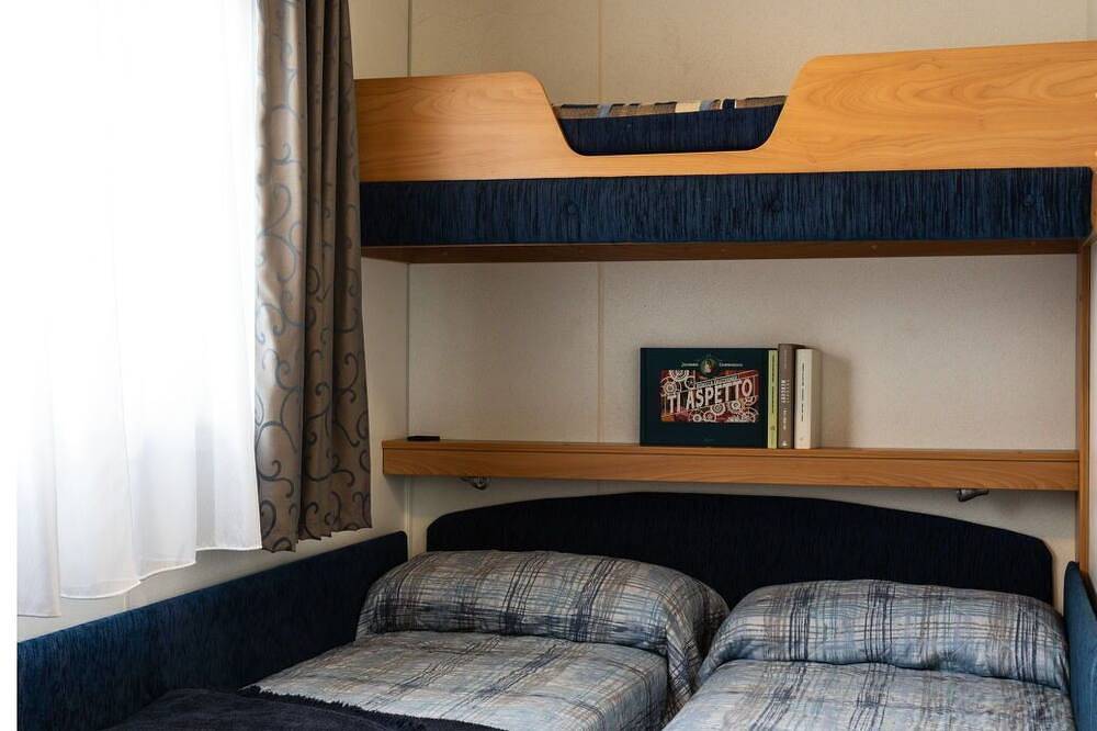 Angenehme Wohnung in einem Ferienhaus für 6 Personen mit  W-Lan, Klimaanlage, Pool und Terrasse in Grado, Görz Provinz