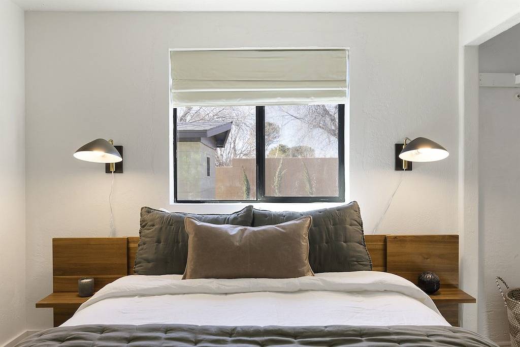 Designer Bungalow in Heart of Sedona, Enclosed Yard/Patio, Luxe Kitchen in Sedona, Oak Creek Canyon