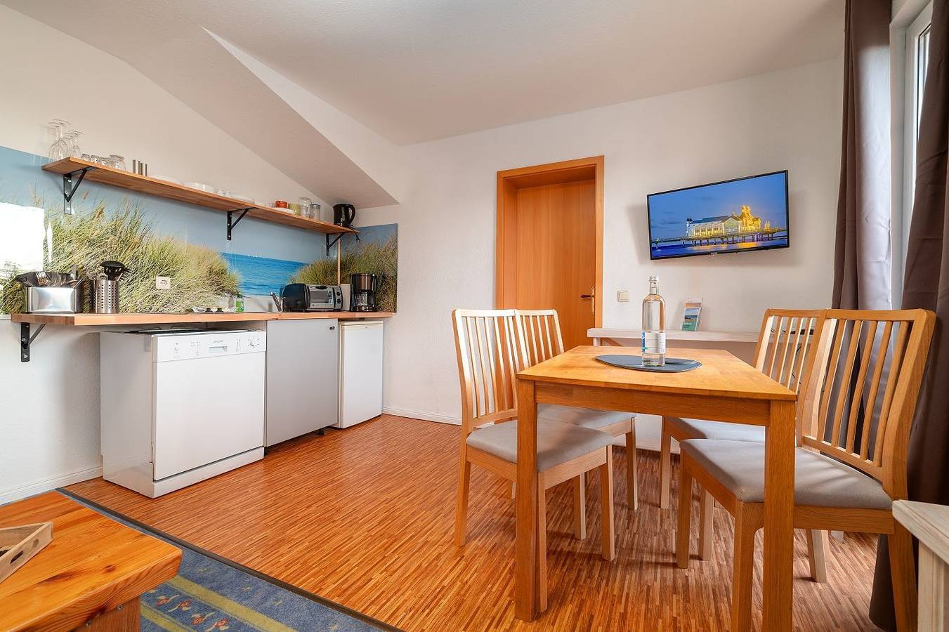 Ganze Wohnung, Heimathafen in Thiessow: 2 Zimmer, 4 Schlafplätze, 200 m zum Sandstrand in Thiessow, Mönchgut