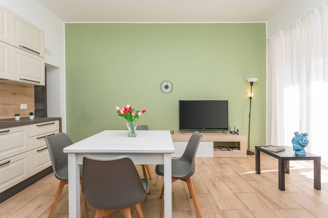 Apartamento entero, Apartamento 'Eleven Holidays Home' con Balcón, Wi-Fi y Aire Acondicionado in Catania, Provincia de Catania