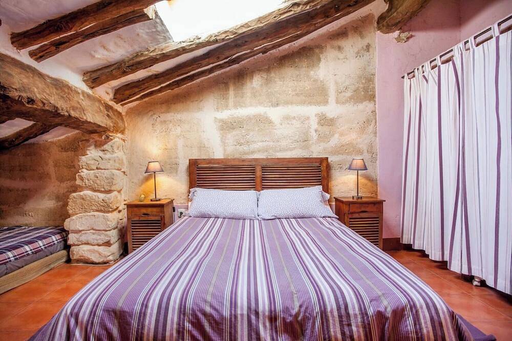 Rural House El Rincón de los Frailes with Jacuzzi and Sauna in Alpuente, Valencia Provinz