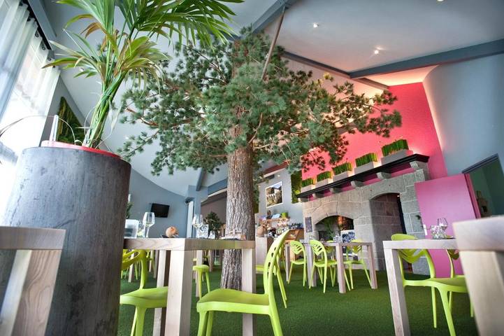 Hôtel pour 2 personnes, avec Terrasse ainsi que Jardin et Vue à Saint-Chély-d'Apcher