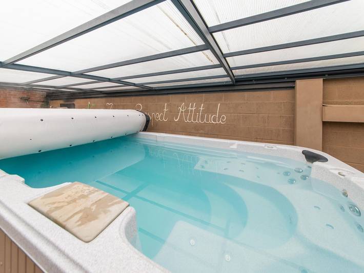 Ferienhaus für 10 Personen, mit Terrasse und Pool sowie Sauna, mit Haustier